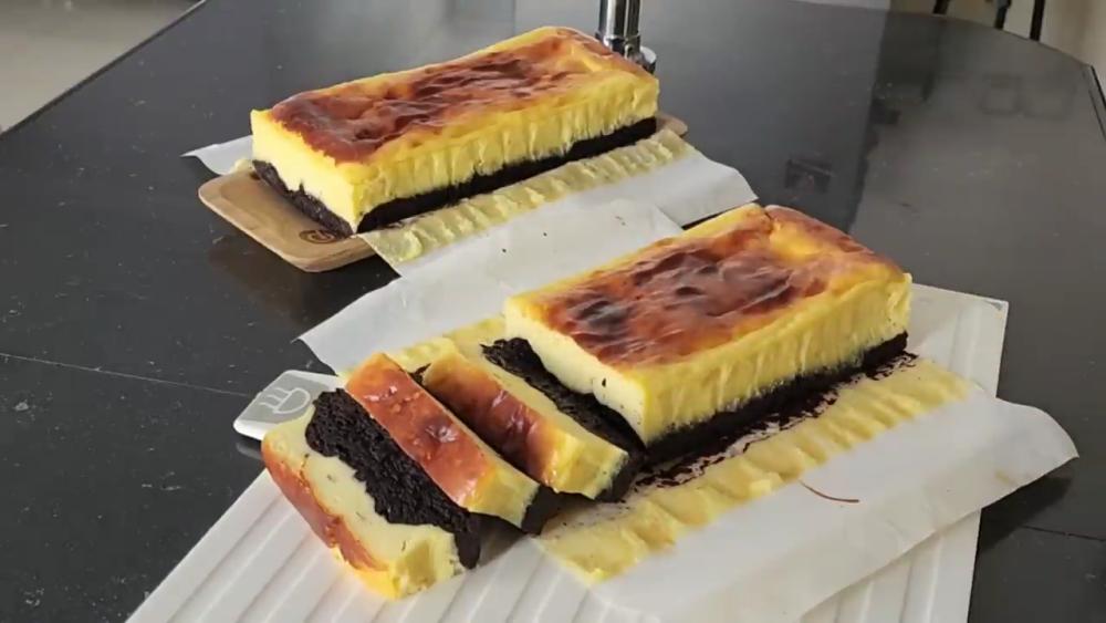 brownie burnt cheesecake (youtube.com/Cooking with Hel)