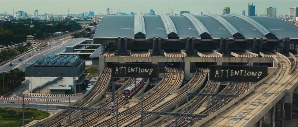 Bang Sue Grand Station, Bangkok dalam cuplikan 12th Mini Album 'SPILL THE FEELS' : Speak Up (YouTube/HYBE LABELS)