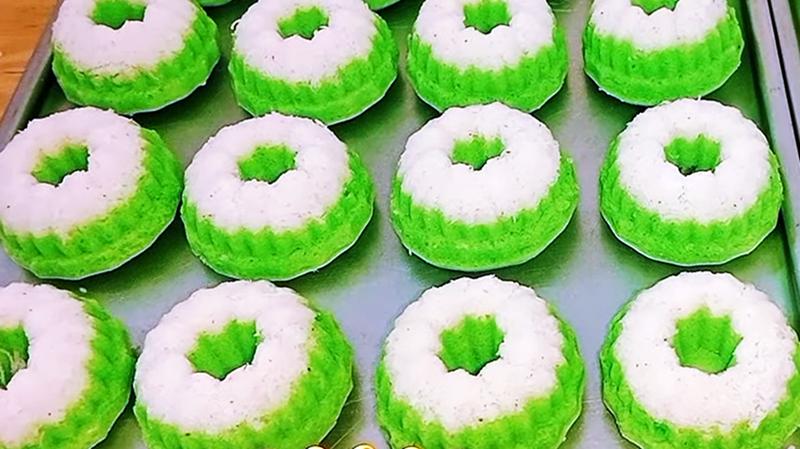 Resep Kue Putu Ayu Takaran Gelas yang Empuk dan Mengembang