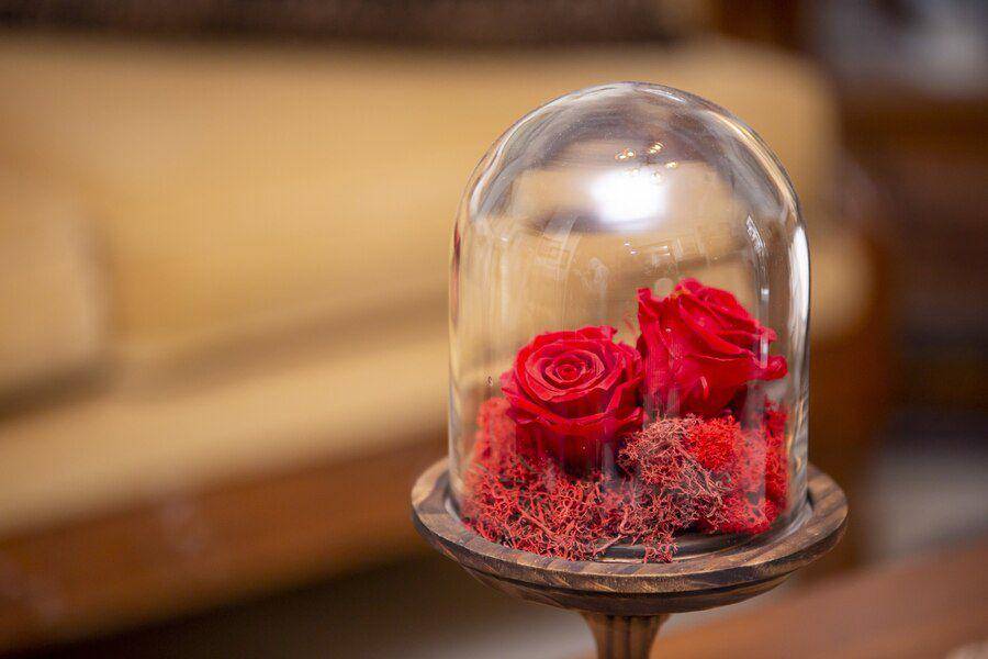 Ilustrasi artificial flower. (freepik.com/wirestock)