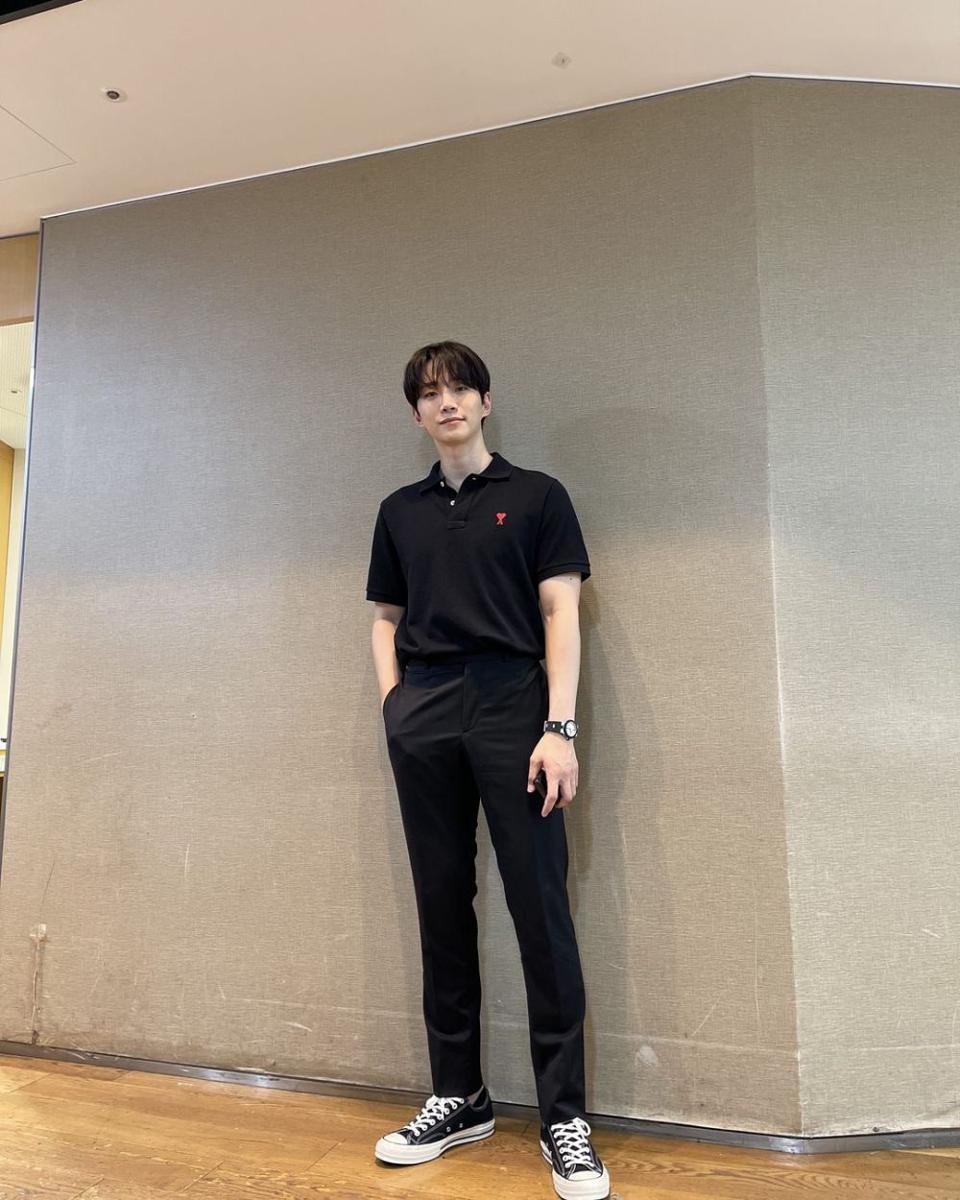 OOTD nuansa hitam ala Lee Junho 2PM (instagram.com/le2jh)