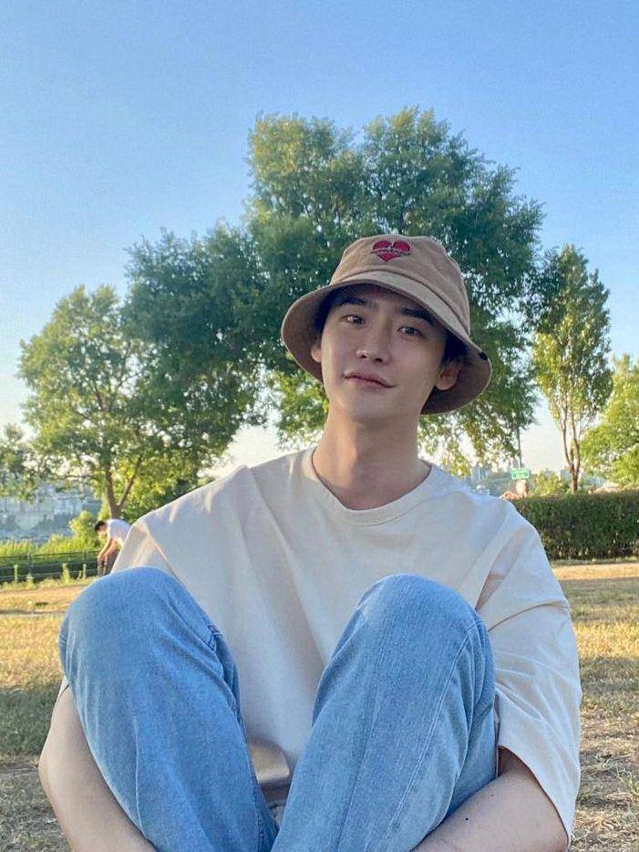 potret Lee Jong Suk (instagram.com/jongsuk0206)