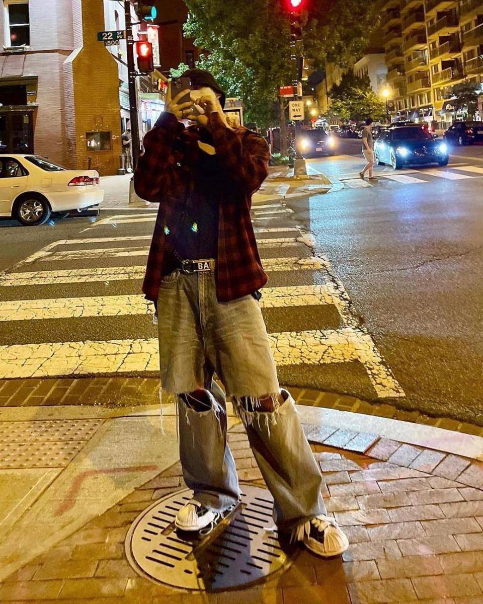styling outer shirt ala Hoshi SEVENTEEEN (instagram.com/ho5hi_kwon)