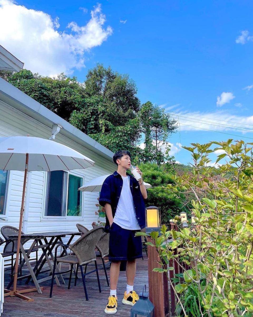 styling outer shirt ala Hoshi SEVENTEEEN (instagram.com/ho5hi_kwon)