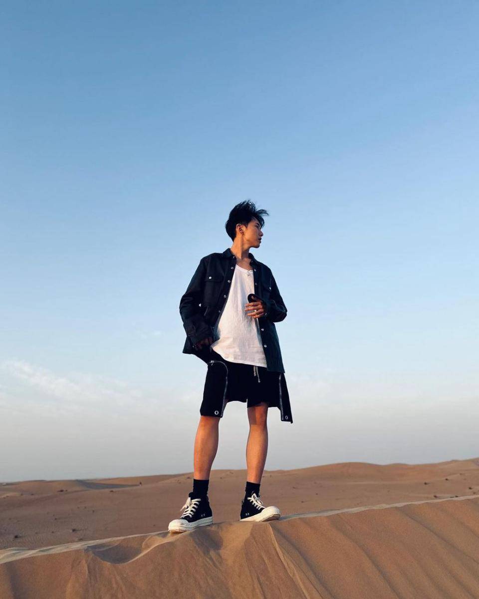 styling outer shirt ala Hoshi SEVENTEEEN (instagram.com/ho5hi_kwon)