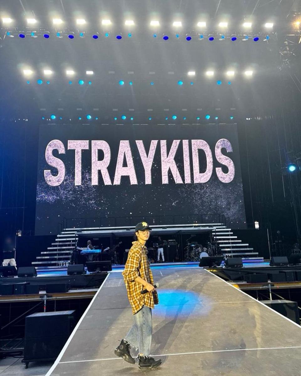 outfit ala Han Stray Kids (instagram.com/_doolsetnet)