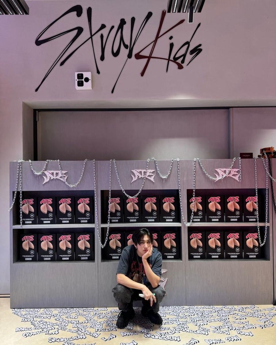 outfit ala Han Stray Kids (instagram.com/_doolsetnet)