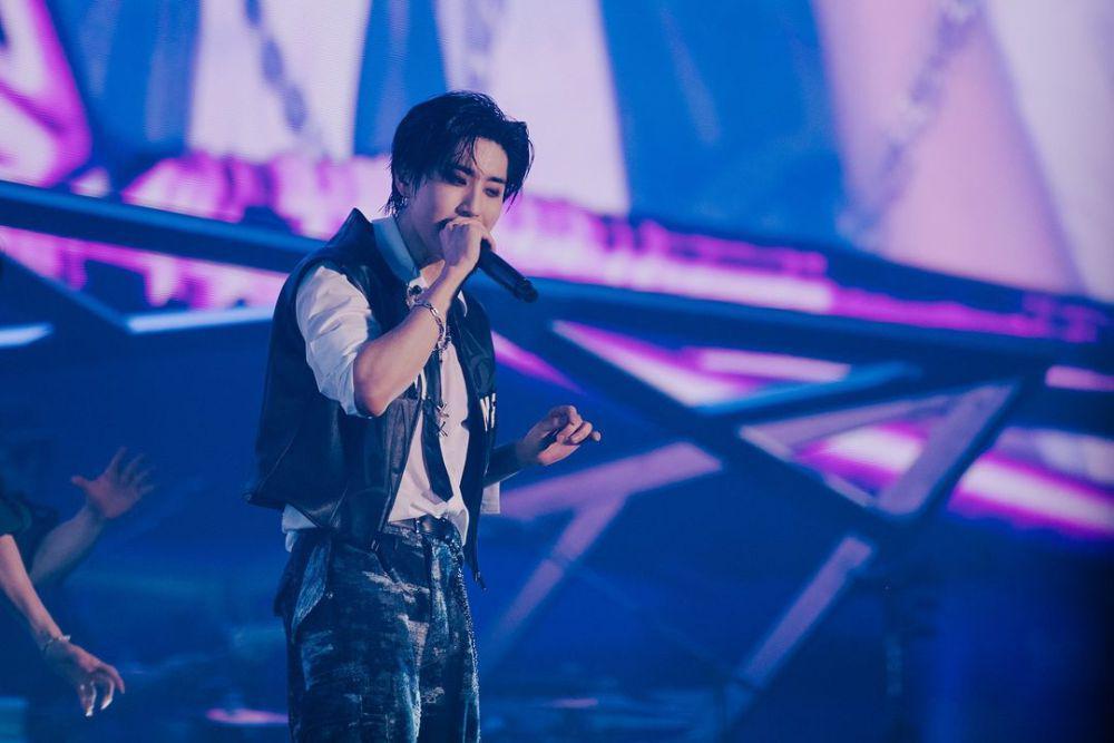 outfit ala Han Stray Kids (instagram.com/_doolsetnet)
