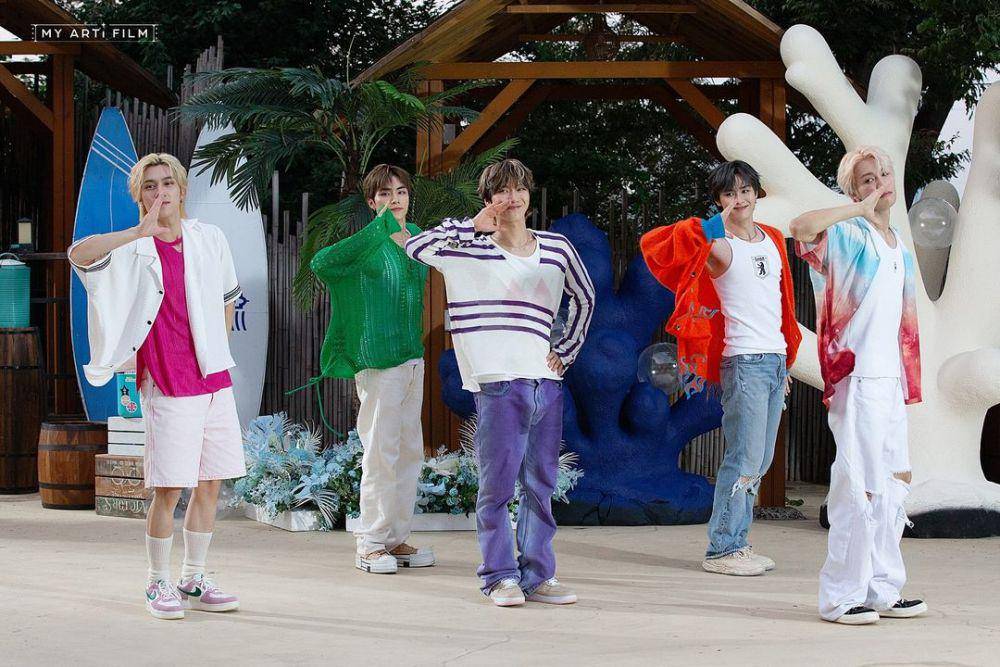 potret WayV untuk proyek Mnet MY ARTi FILM (instagram.com/mnet_official)