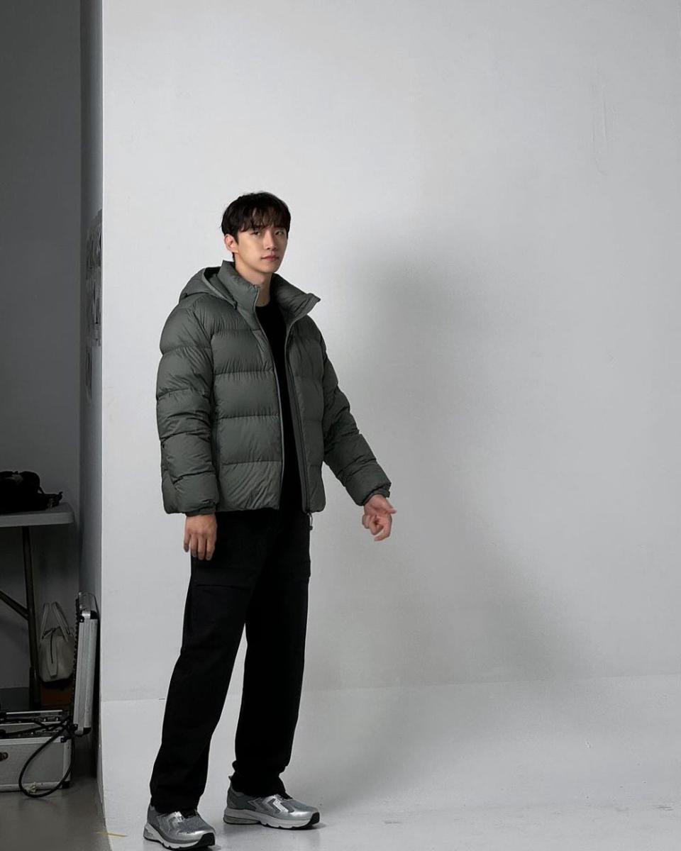 OOTD nuansa hitam ala Lee Junho 2PM (instagram.com/le2jh)