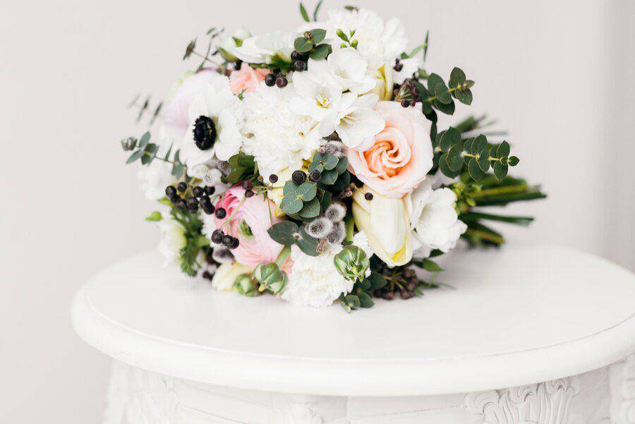 Ilustrasi artificial flower. (freepik.com)