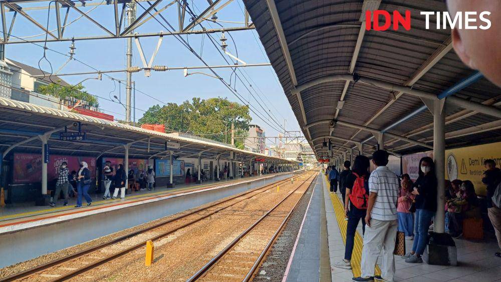 Potret Stasiun Sudirman, Jakarta (IDN Times/Dhiya Awlia Azzahra)