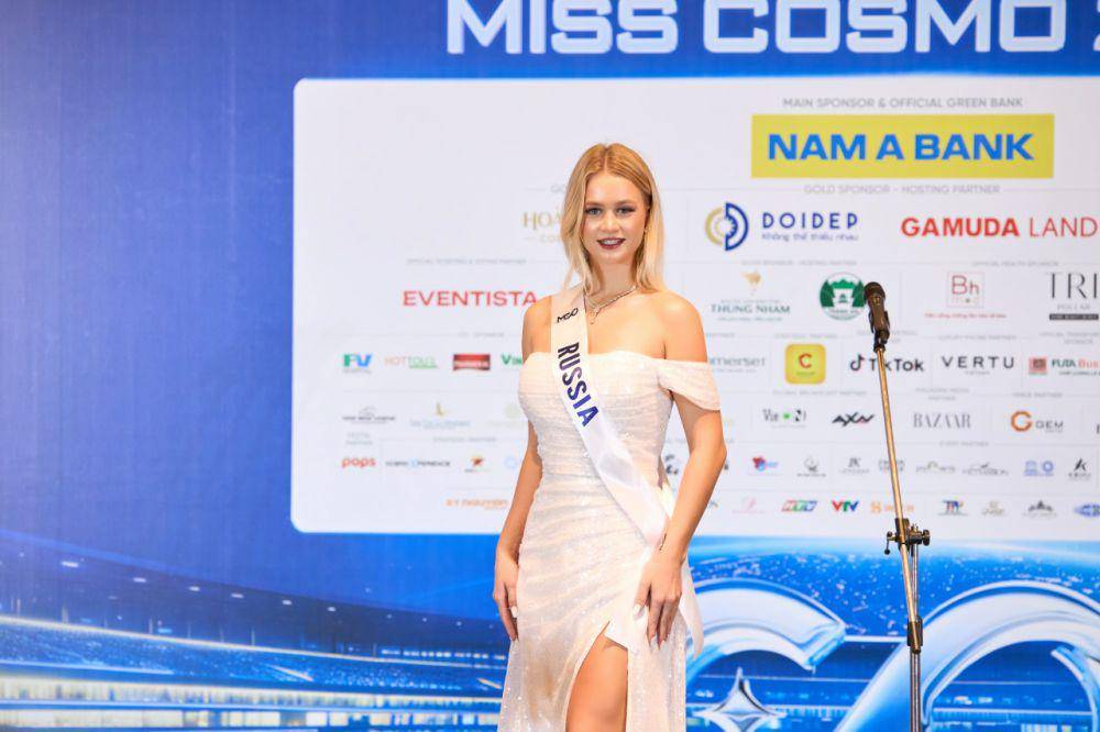 Potret Finalis dari Eropa Saat Sashing Ceremony Miss Cosmo 2024 (Instagram.com/Miss Cosmo)