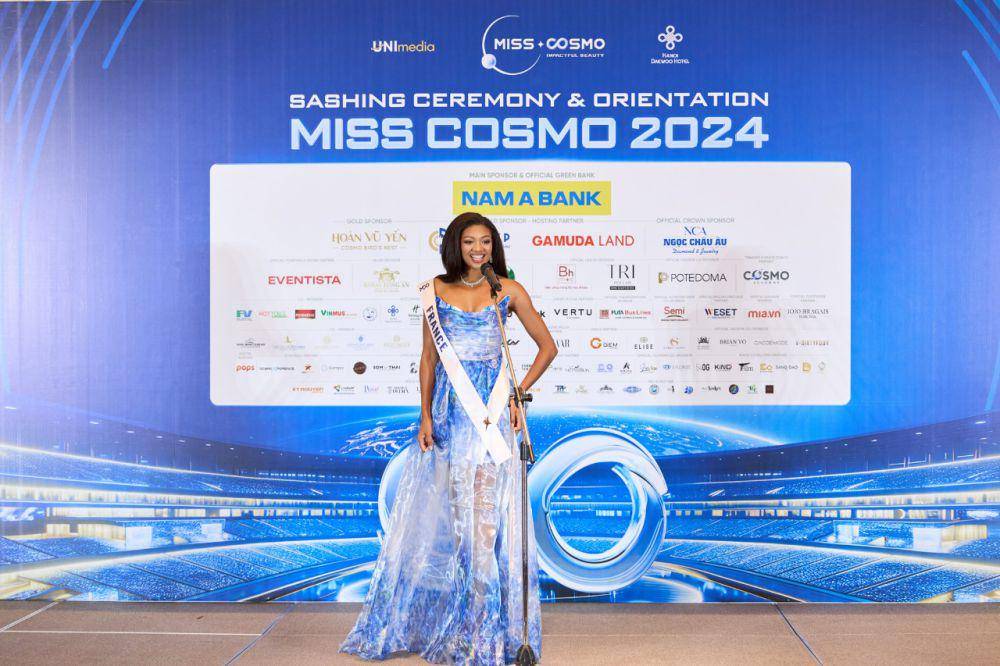 Potret Finalis dari Eropa Saat Sashing Ceremony Miss Cosmo 2024 (Instagram.com/Miss Cosmo)
