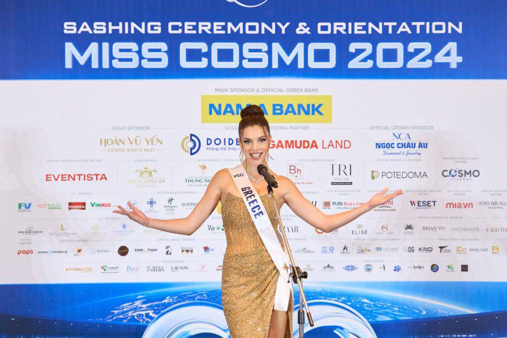 Potret Finalis dari Eropa Saat Sashing Ceremony Miss Cosmo 2024 (Instagram.com/Miss Cosmo)