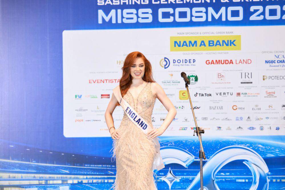 Potret Finalis dari Eropa Saat Sashing Ceremony Miss Cosmo 2024 (Instagram.com/Miss Cosmo)