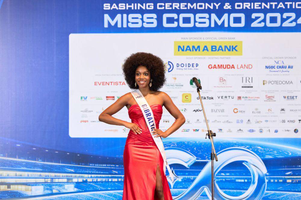 Potret Finalis dari Eropa Saat Sashing Ceremony Miss Cosmo 2024 (Instagram.com/Miss Cosmo)