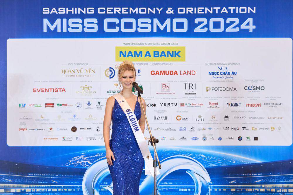 Potret Finalis dari Eropa Saat Sashing Ceremony Miss Cosmo 2024 (Instagram.com/Miss Cosmo)