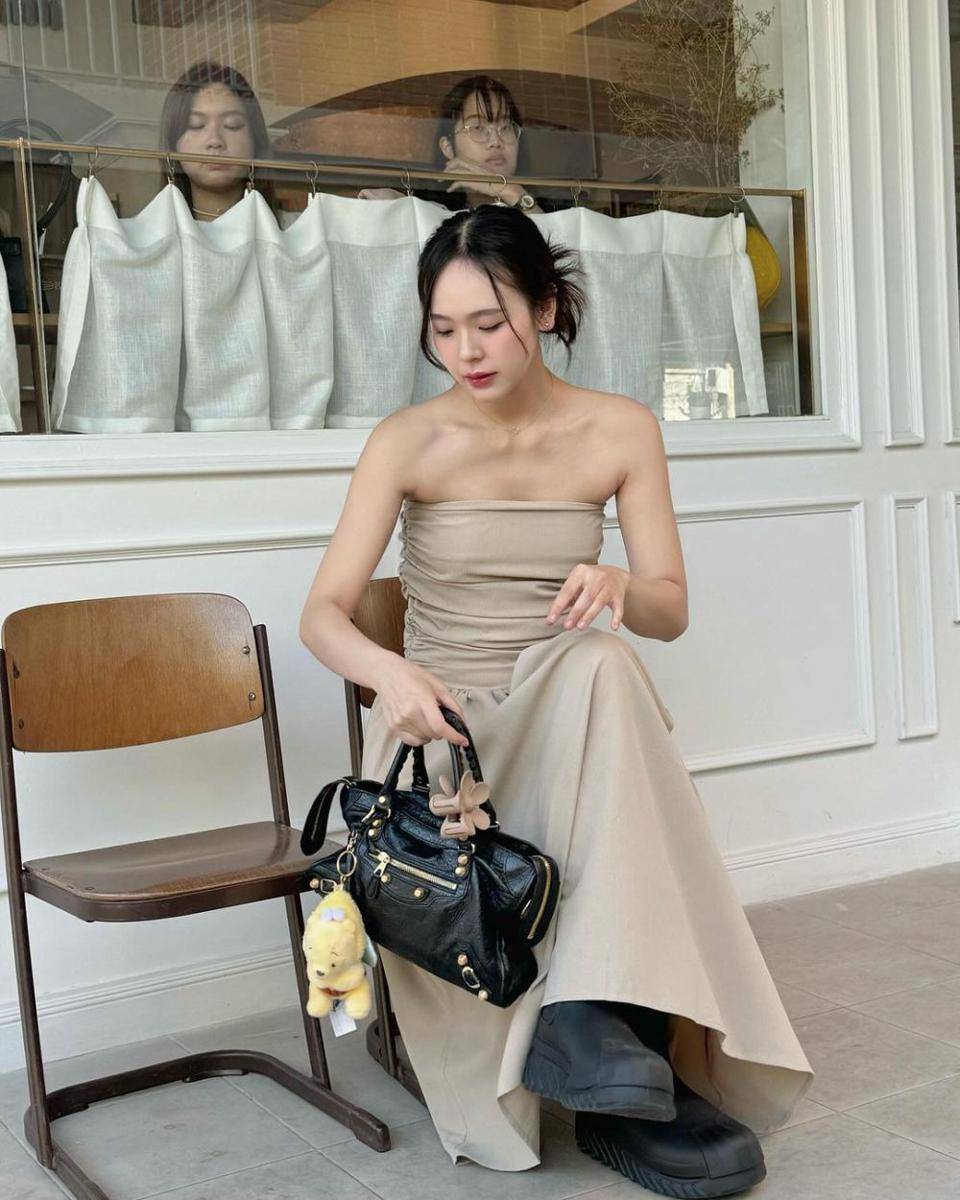 style hangout pakai dress ala June Wanwimol (instagram.com/junewanwimol19)
