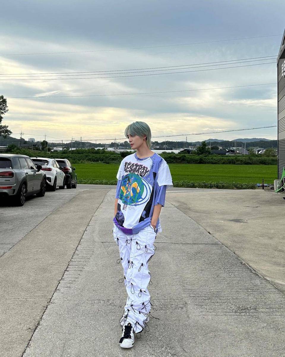 ragam street style ala Yangyang WayV (instagram.com/yangyang_x2)