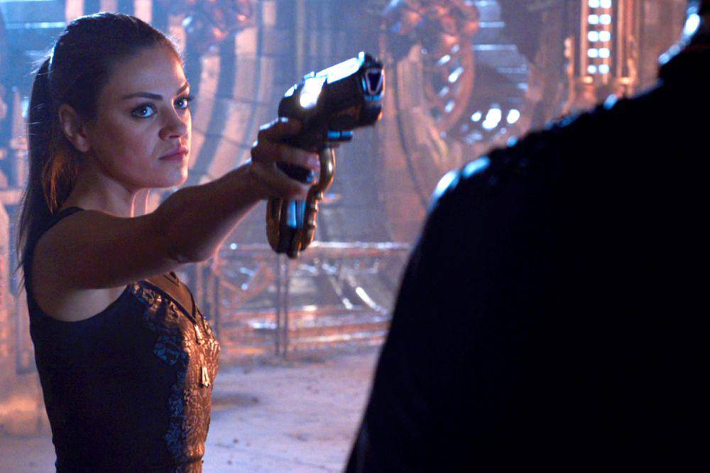 cuplikan adegan dalam film Jupiter Ascending (dok. Village Roadshow Pictures/Jupiter Ascending)