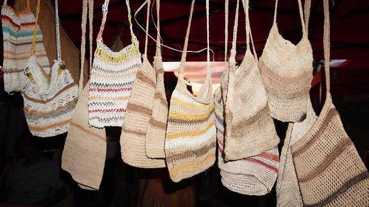 https://www.pojokpapua.id/2022/12/07/noken-mappi-gunakan-bahan-mahal-kayu-gaharu/