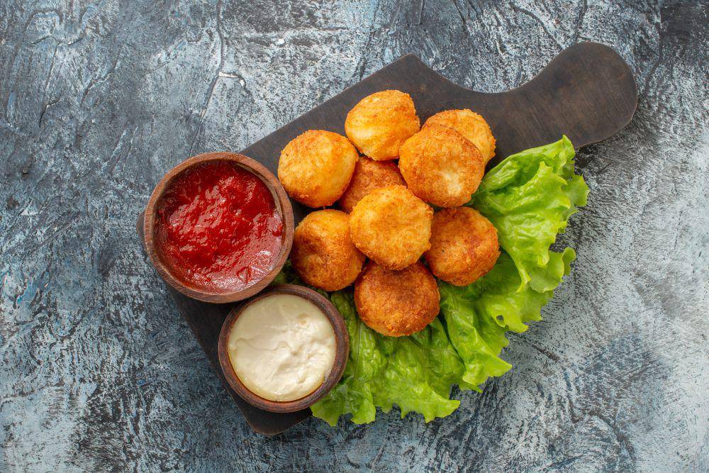 ilustrasi mozzarella fritta (freepik.com/KamranAydinov)