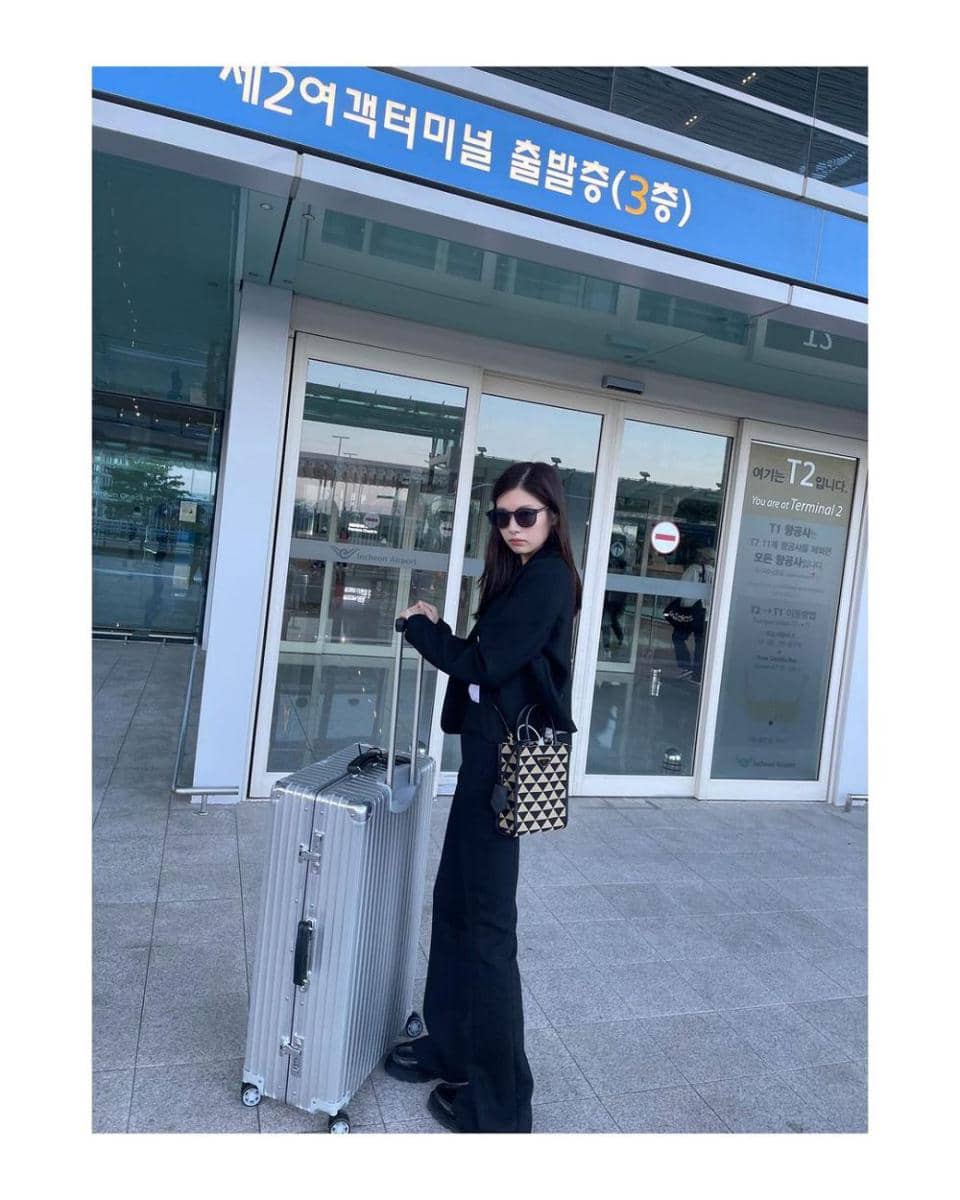 ragam gaya edgy ala Jung So Min (instagram.com/somin_jj)