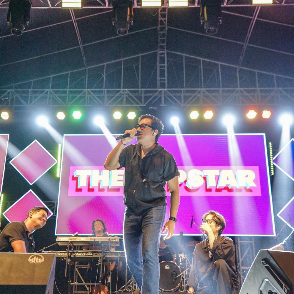The Popstar manggung (Instagram.com/raffinagita1717)