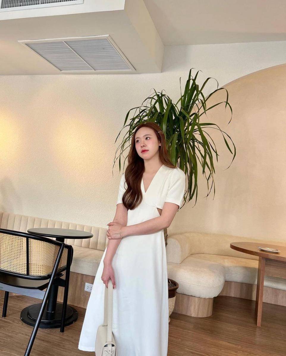 style hangout pakai dress ala June Wanwimol (instagram.com/junewanwimol19)
