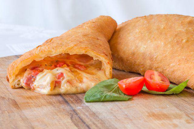 ilustrasi panzerotti (vecteezy.com/jeannie.vdm113984)