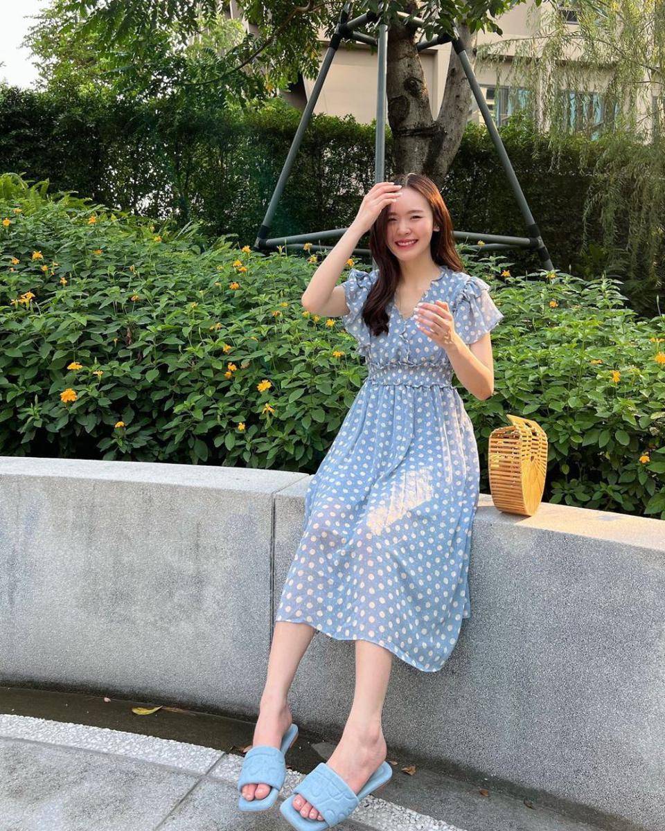 style hangout pakai dress ala June Wanwimol (instagram.com/junewanwimol19)