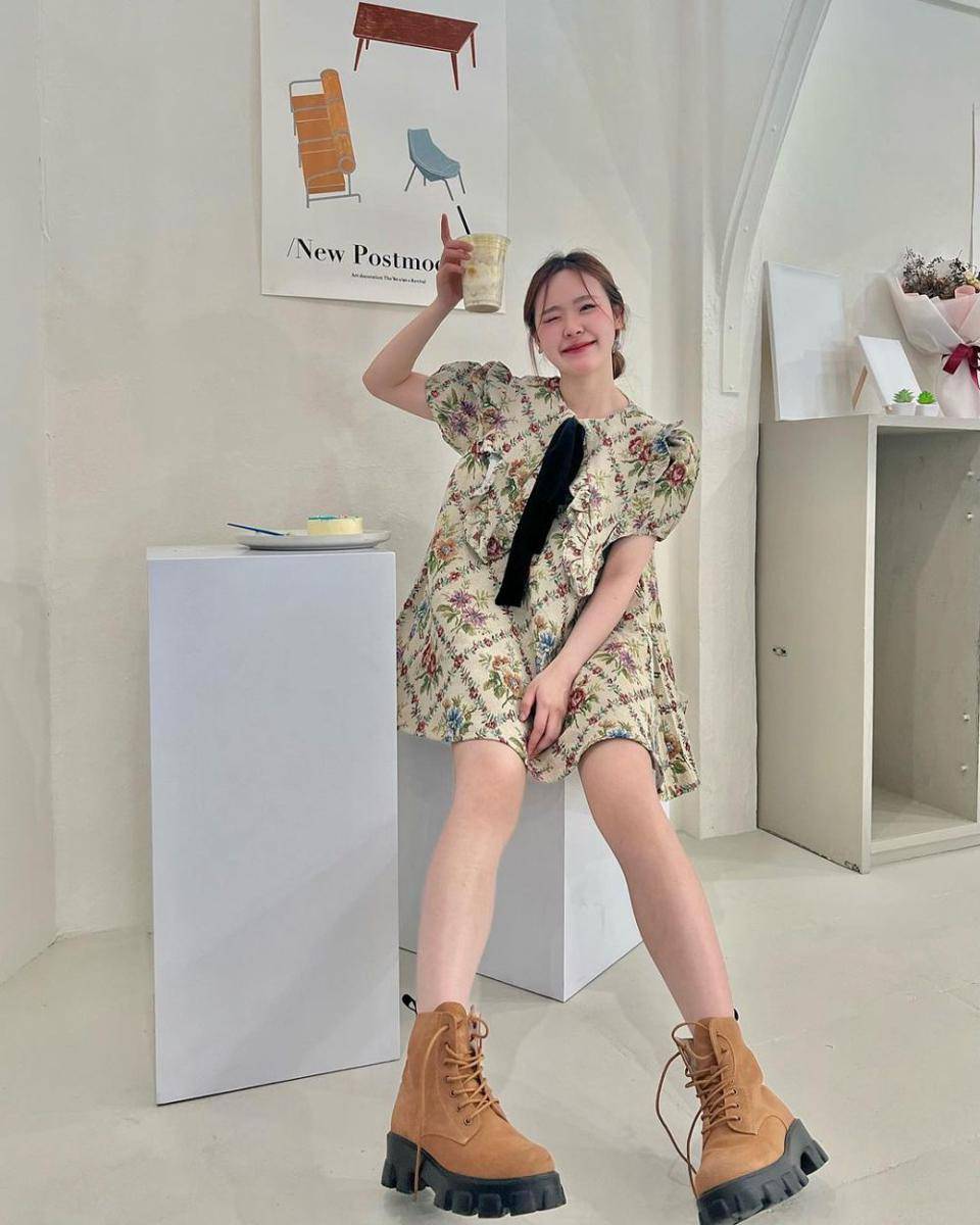 style hangout pakai dress ala June Wanwimol (instagram.com/junewanwimol19)