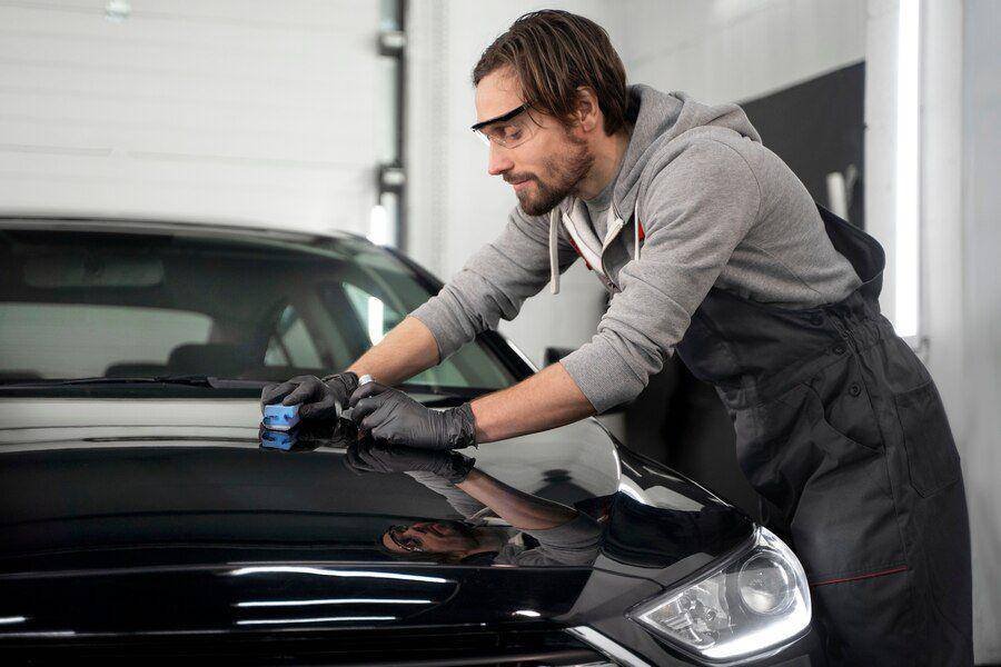 Ilustrasi car polish. (freepik.com/prostooleh)