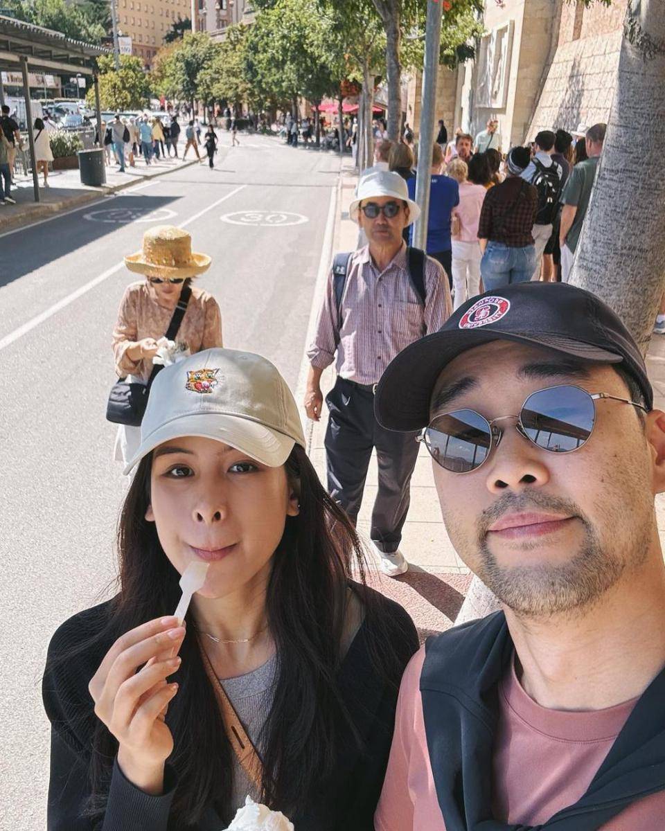 potret keluarga Maudy Ayunda liburan ke Barcelona (instagram.com/maudyayunda)