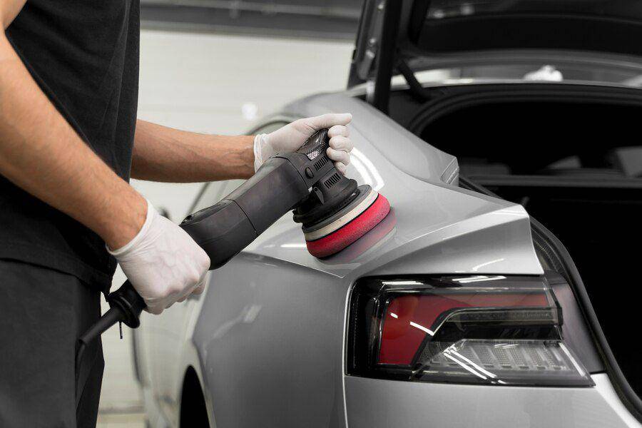 Ilustrasi car detailing. (freepik.com)