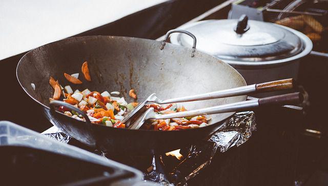 ilustrasi proses memasak oseng bawang cumi (pixabay.com/Pexels)