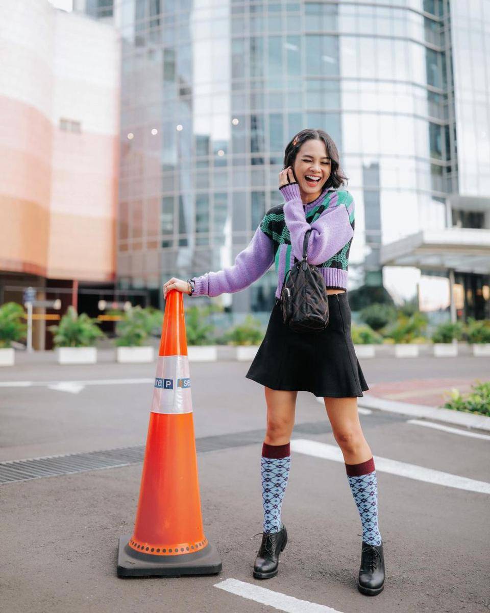 inspirasi OOTD pakai rok ala Andien Aisyah (instagram.com/andienaisyah)