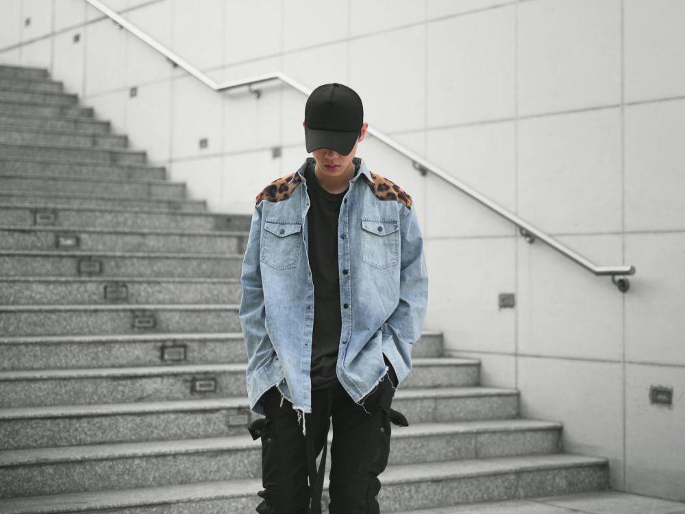 8 Inspirasi Gaya Streetwear Cowok yang Patut Kamu Coba, Kece Abis!