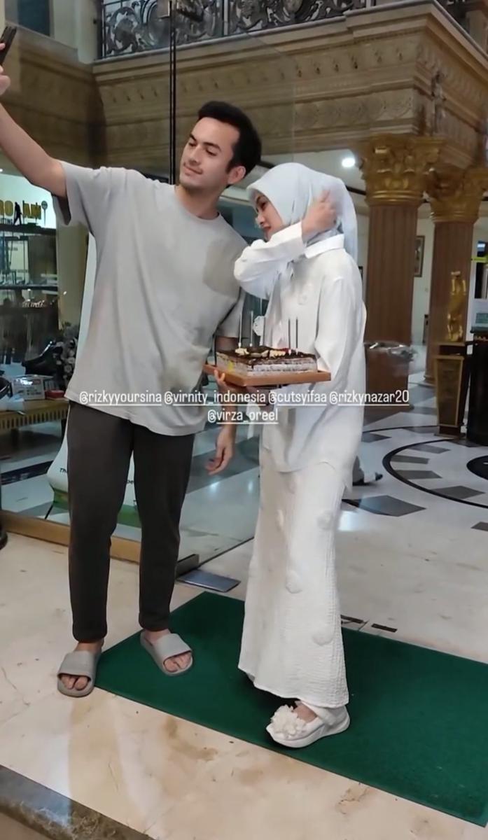 potret Rizky Nazar beri kejutan ulang tahun untuk Cut Syifa (instagram.com/jakiyyah_i)
