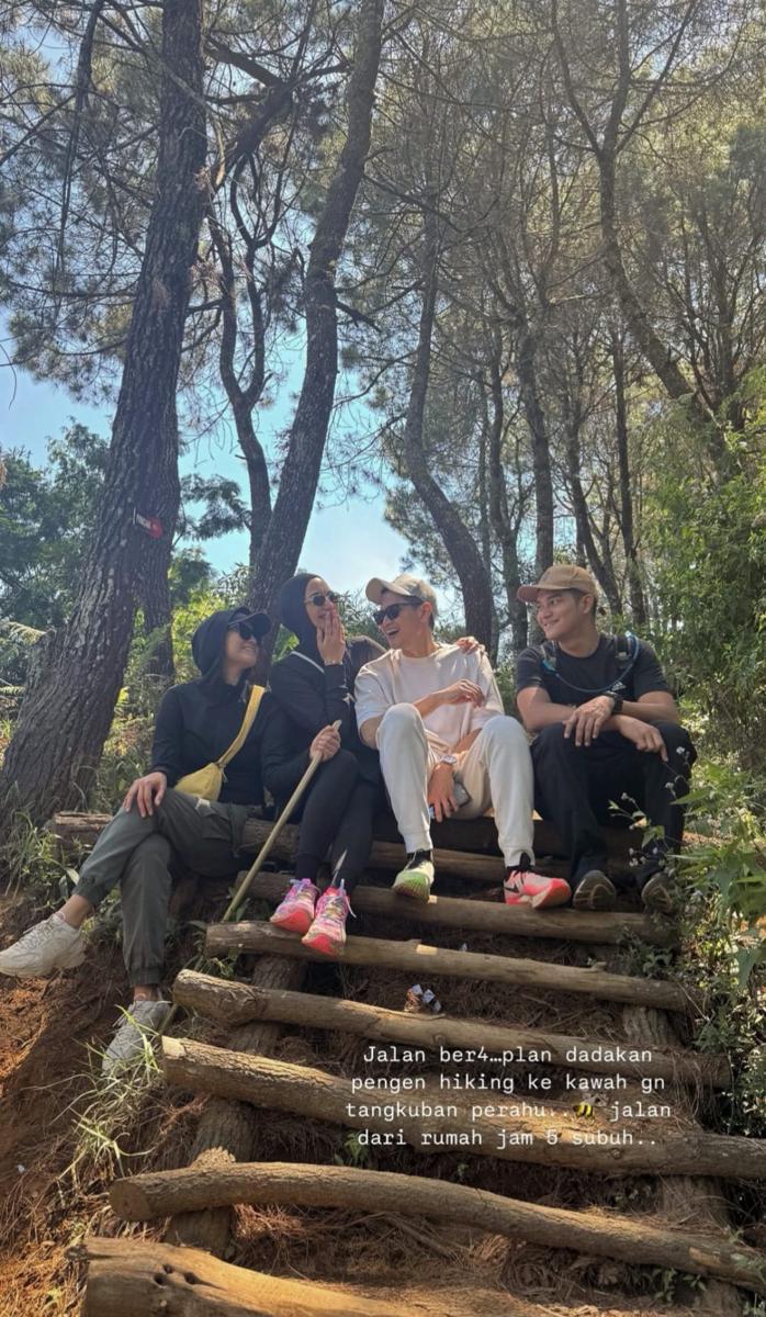 potret Citra Kirana hiking ke Kawah Gunung Tangkuban Parahu (instagram.com/citraciki)