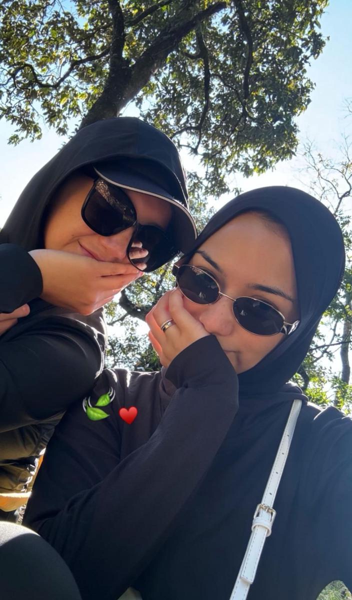 potret Citra Kirana hiking ke Kawah Gunung Tangkuban Parahu (instagram.com/citraciki)
