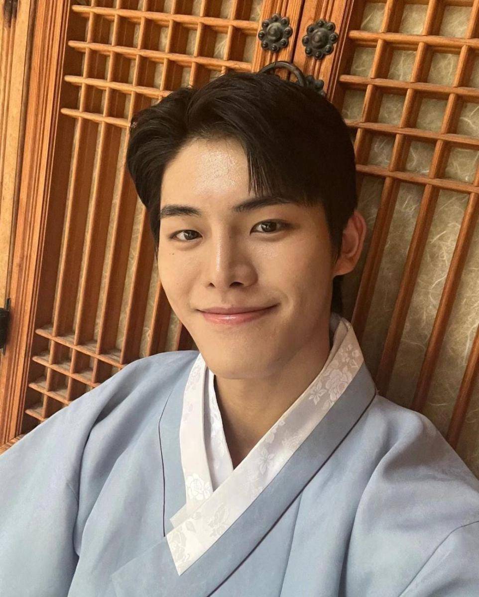 Kim Tae Jung di drama Cinderella At 2 AM (instagram.com/y.one_entertainment)
