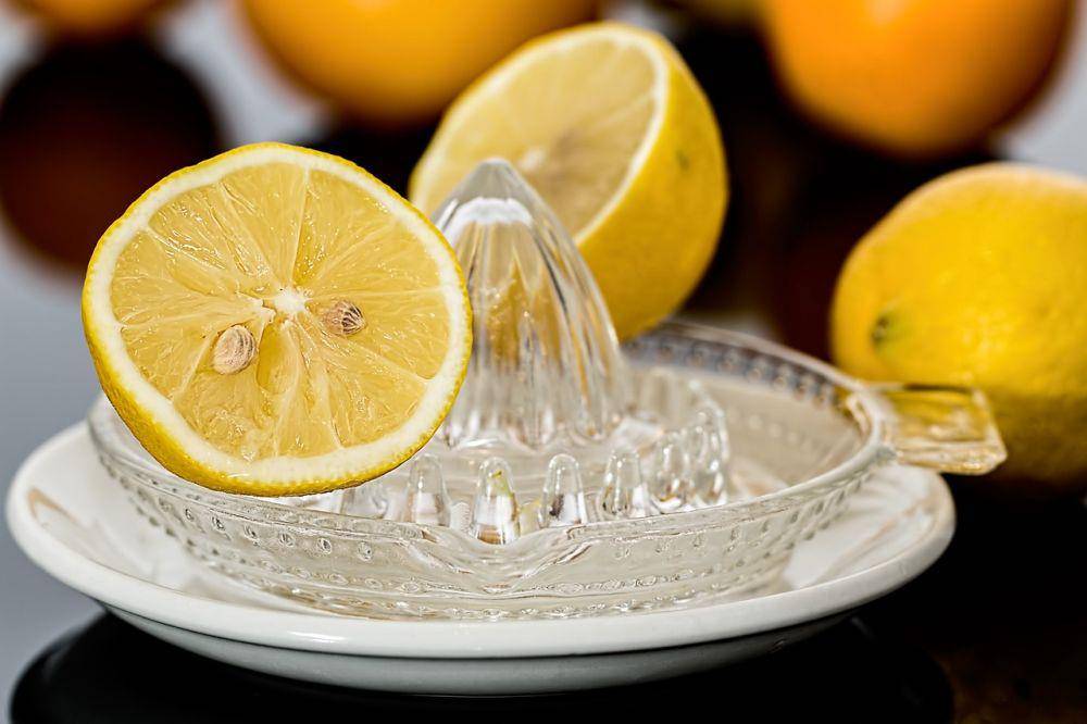 Lemon sebagai bahan alami pembersih (Pixabay.com/stevepb)