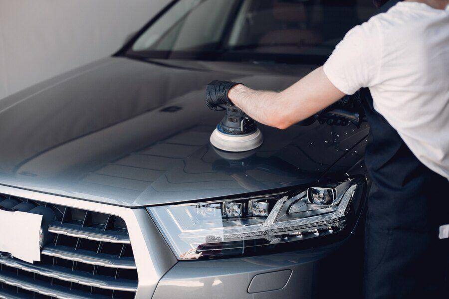 Ilustrasi car polish. (freepik.com/prostooleh)