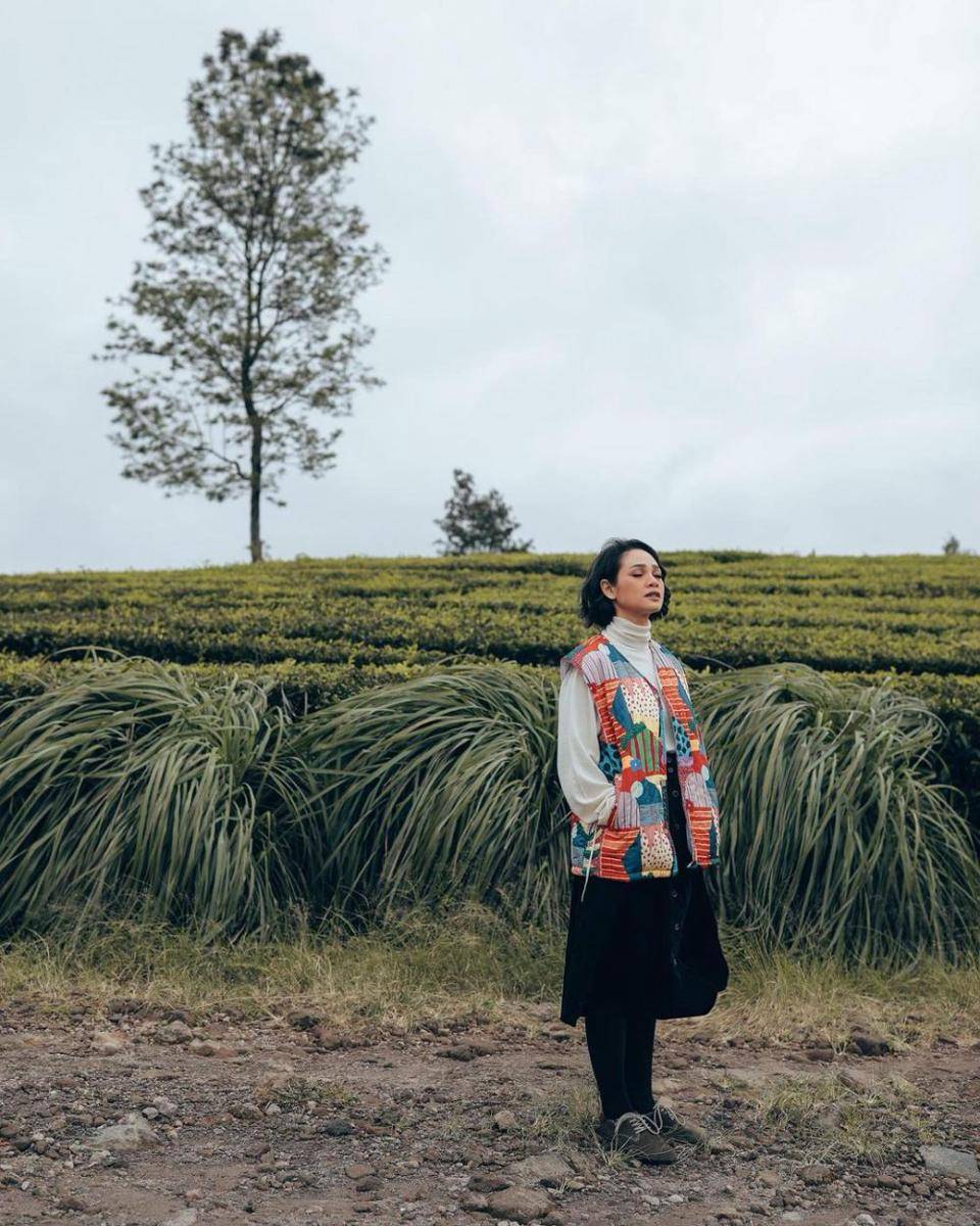 inspirasi OOTD pakai rok ala Andien Aisyah (instagram.com/andienaisyah)