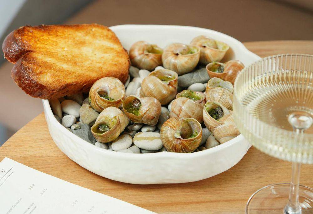 ilustrasi escargot (pexels.com/Nadin Sh)