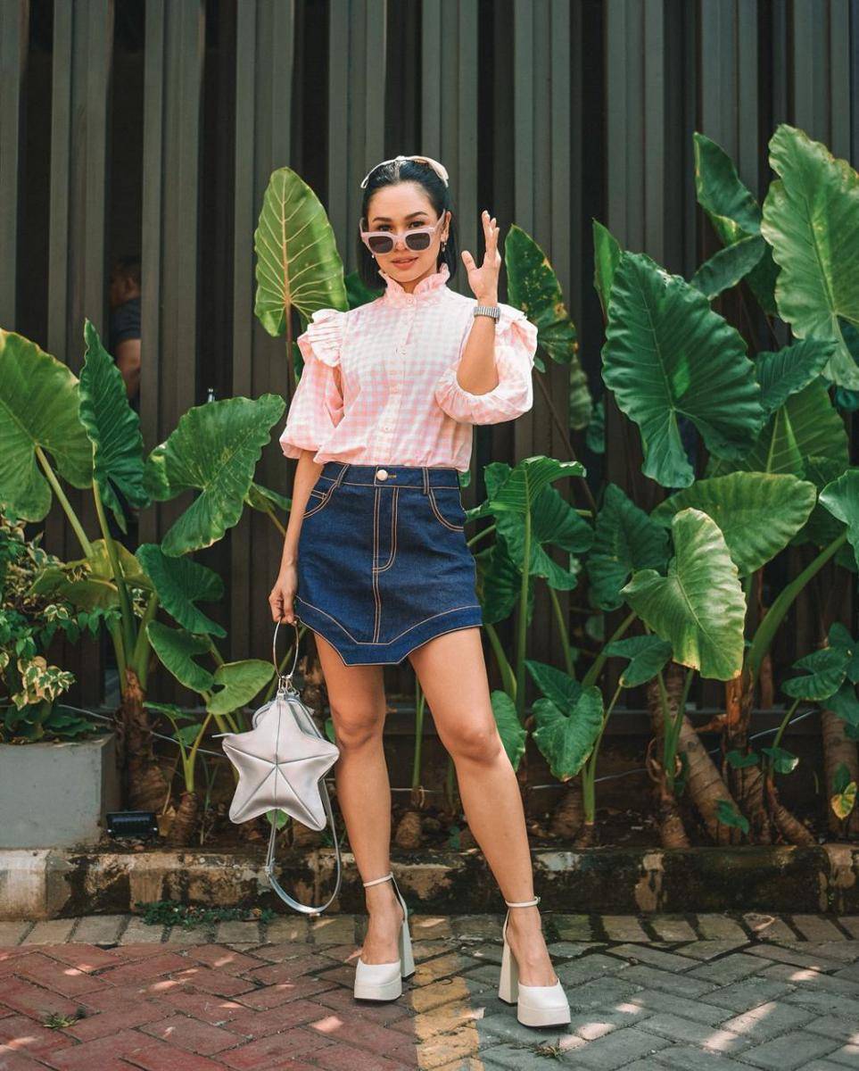 inspirasi OOTD pakai rok ala Andien Aisyah (instagram.com/andienaisyah)