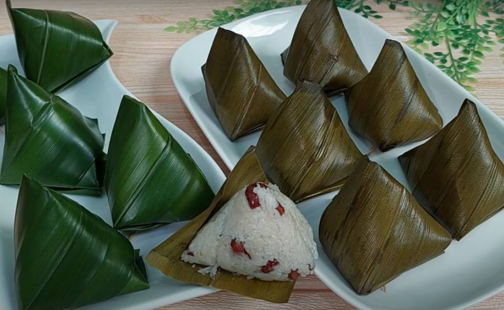 ilustrasi kue lepet ketan daun pandan (youtube.com/Cooking With Juwita)