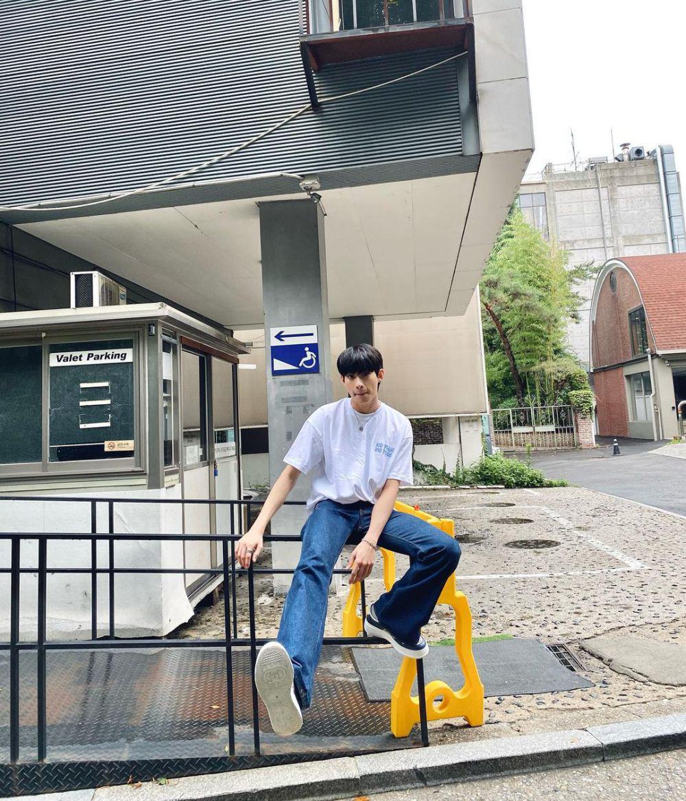 blue jeans ala Koraphat Lamnoi (instagram.com/krptt_)